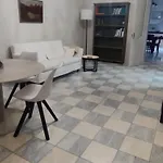 Daire Historic House 3 Minutes To Palazzo Reale By Interhome *