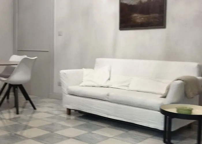 Daire Historic House 3 Minutes To Palazzo Reale By Interhome *