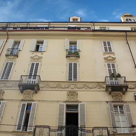 Historic House 3 Minutes To Palazzo Reale By Interhome トリノ
